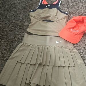 Women’s tennis wear